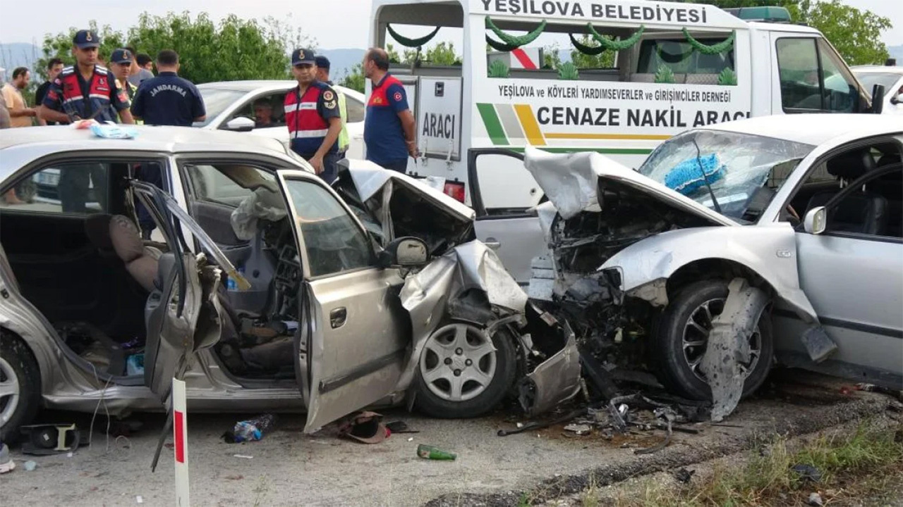 Burdur’da kafa kafaya kaza: 2 kişi can verdi 8 yaralı